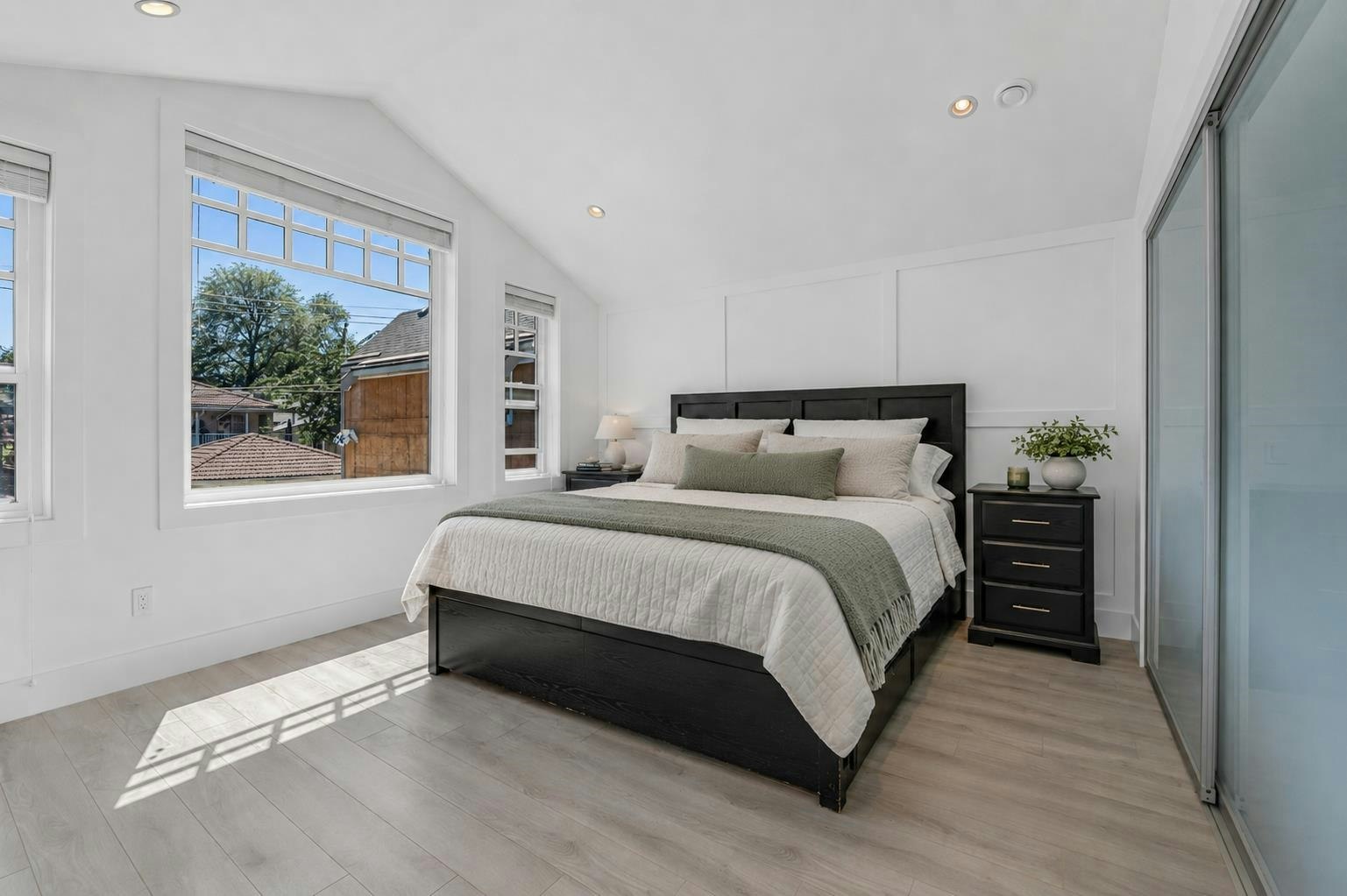 730 E 11th Avenue, Vancouver, BC, V5T 2E5 - 16