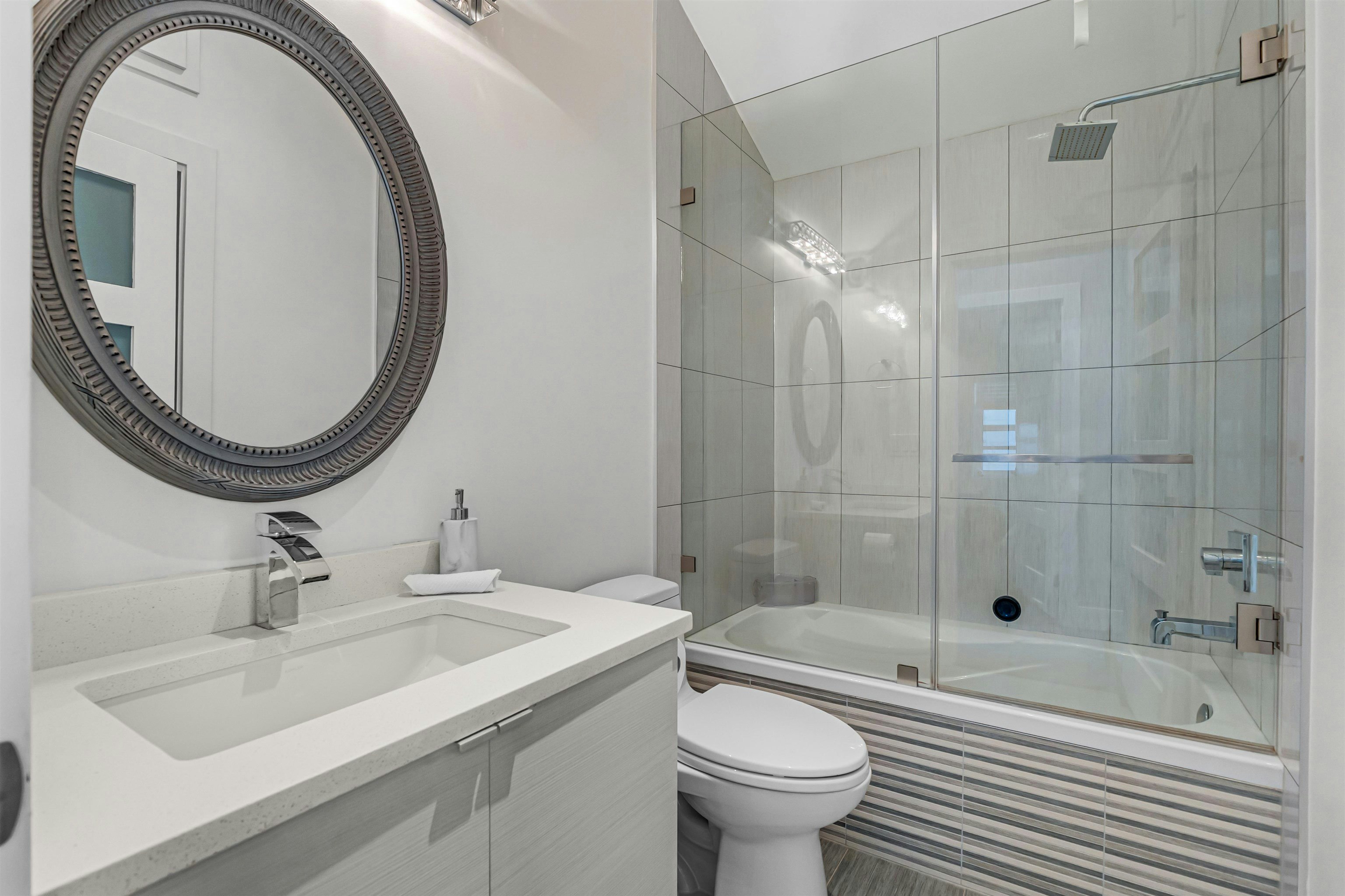 730 E 11th Avenue, Vancouver, BC, V5T 2E5 - 22