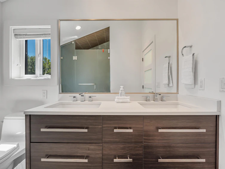 730 E 11th Avenue, Vancouver, BC, V5T 2E5 - 19