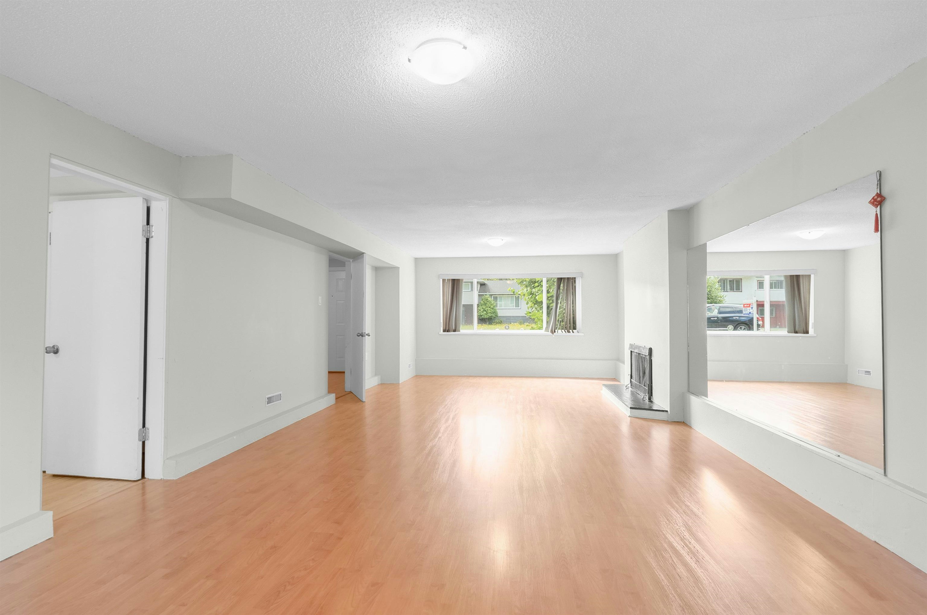 10080 Aintree Crescent - 5