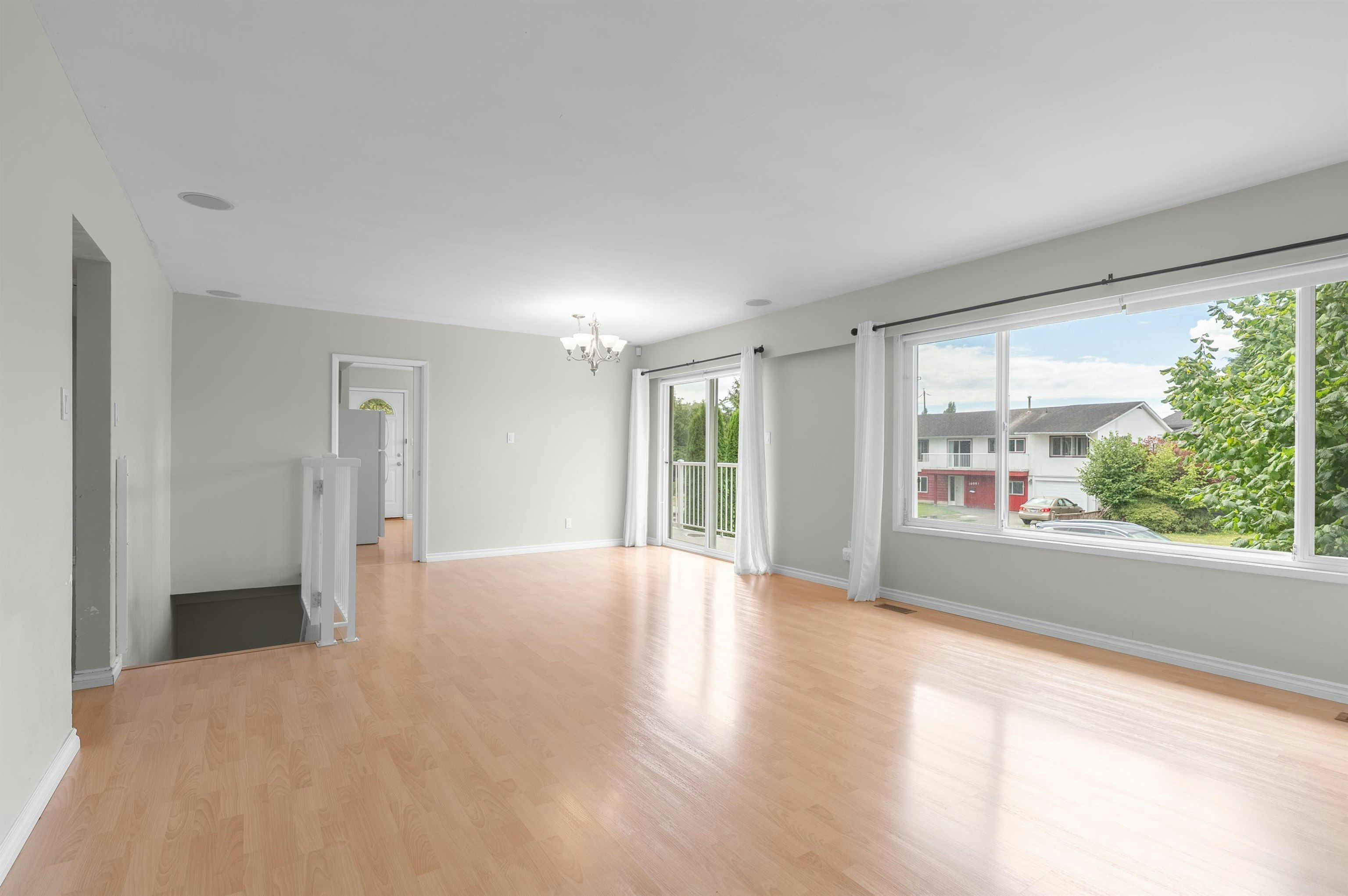 10080 Aintree Crescent - 4