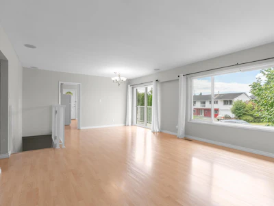 10080 Aintree Crescent - 4