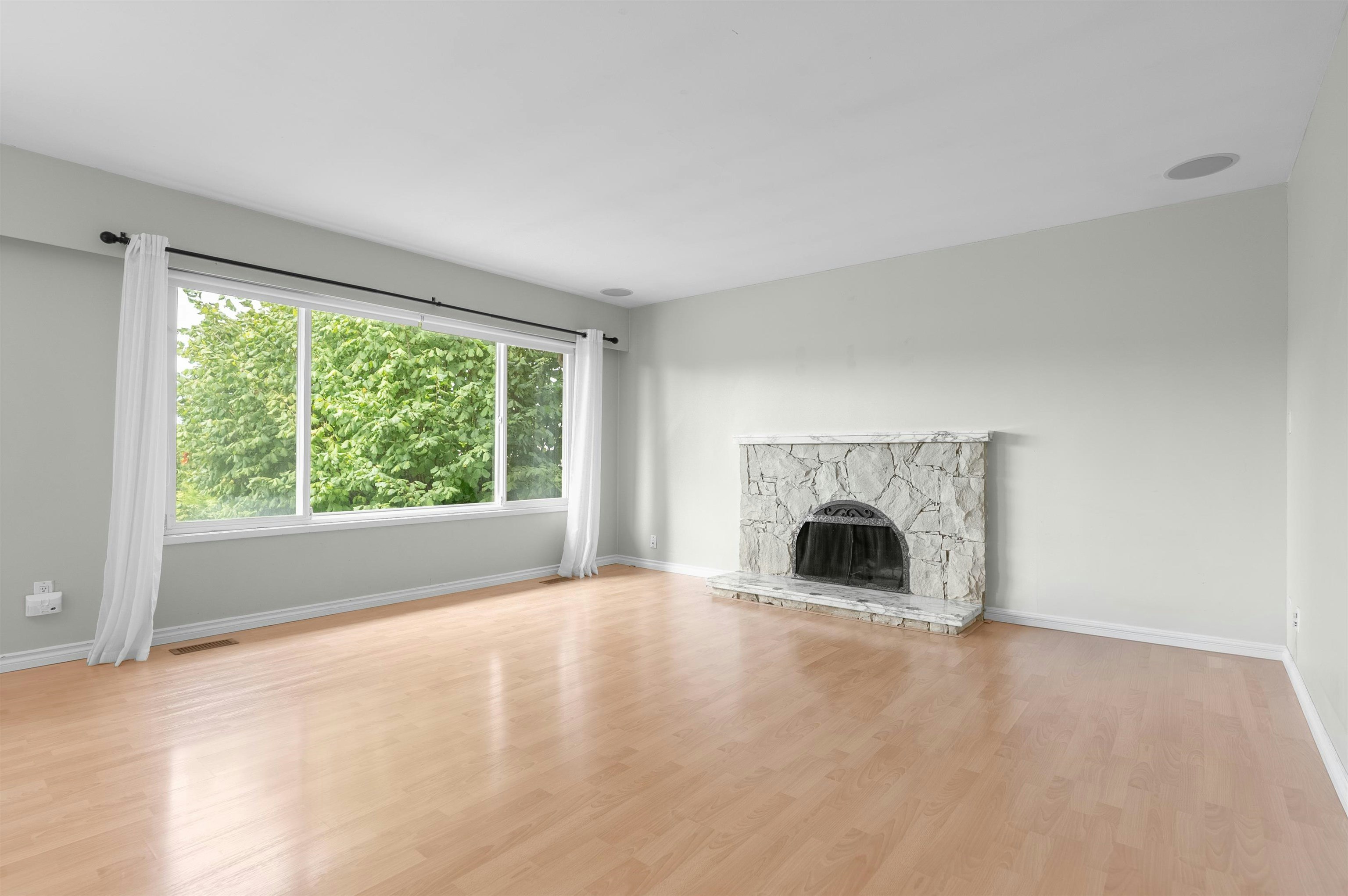 10080 Aintree Crescent - 3