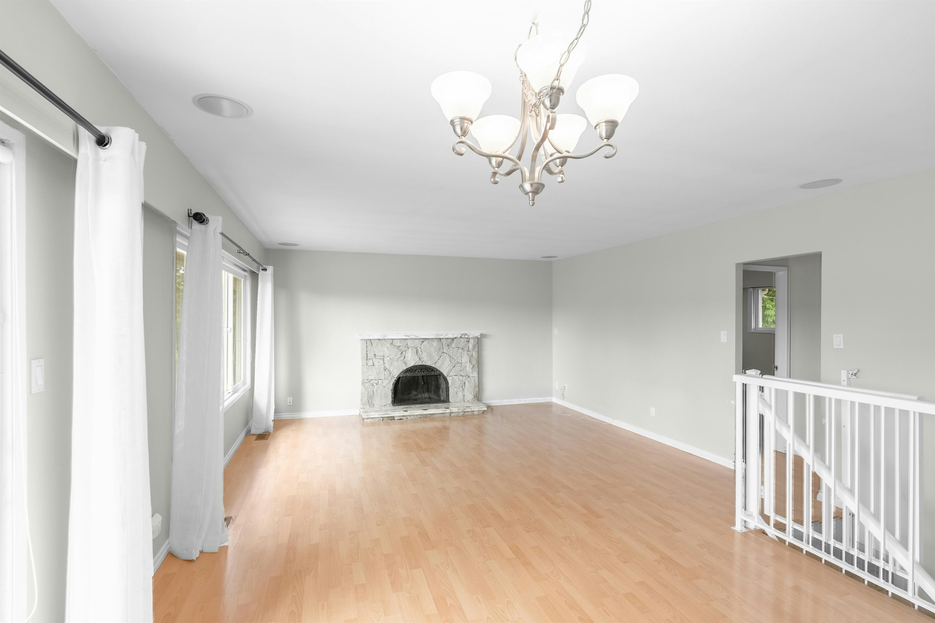 10080 Aintree Crescent - 2