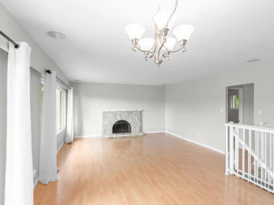 10080 Aintree Crescent - 2