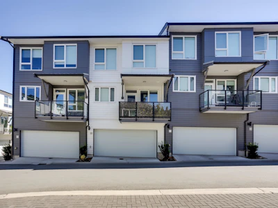 26-15030 28 Avenue - 2