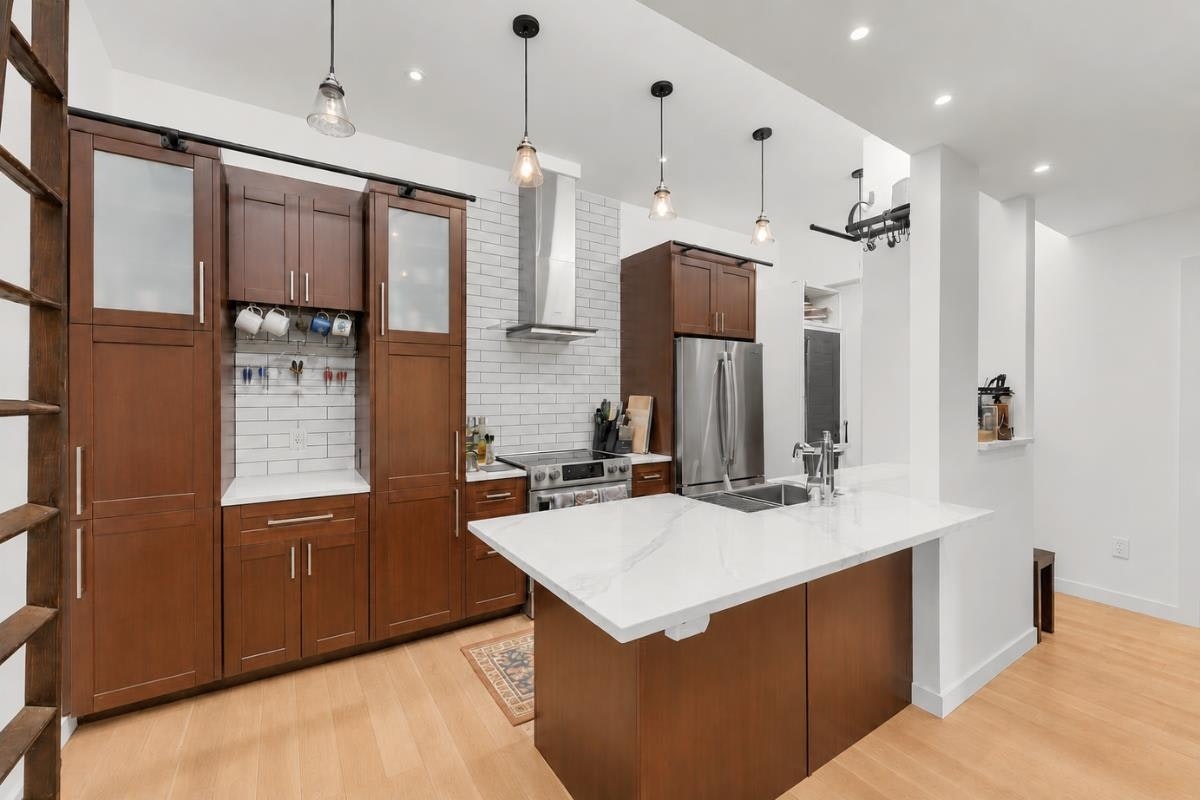 304-1420 E 7th Avenue, Vancouver, BC, V5N 1R8