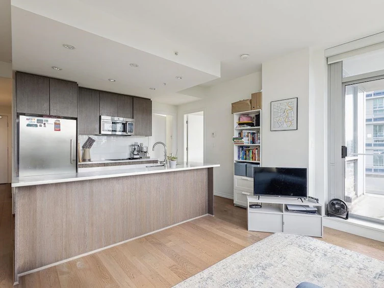 702-9060 University Crescent, Burnaby, BC, V5A 0E1 - 2