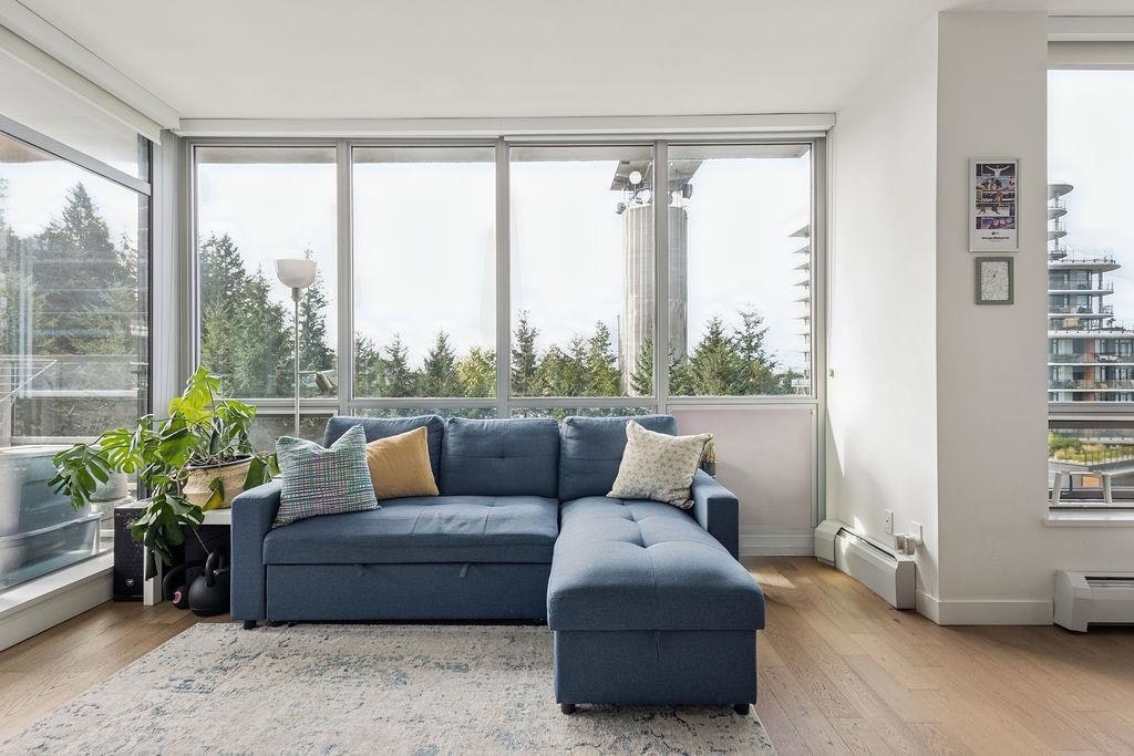 702-9060 University Crescent - 3