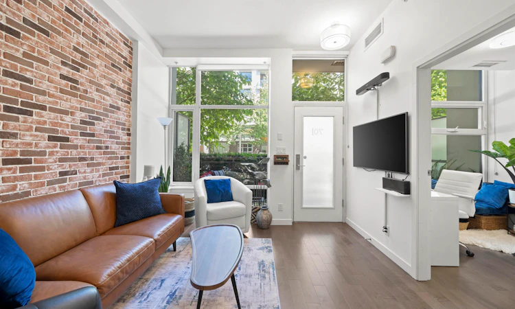 70 W 1st Avenue