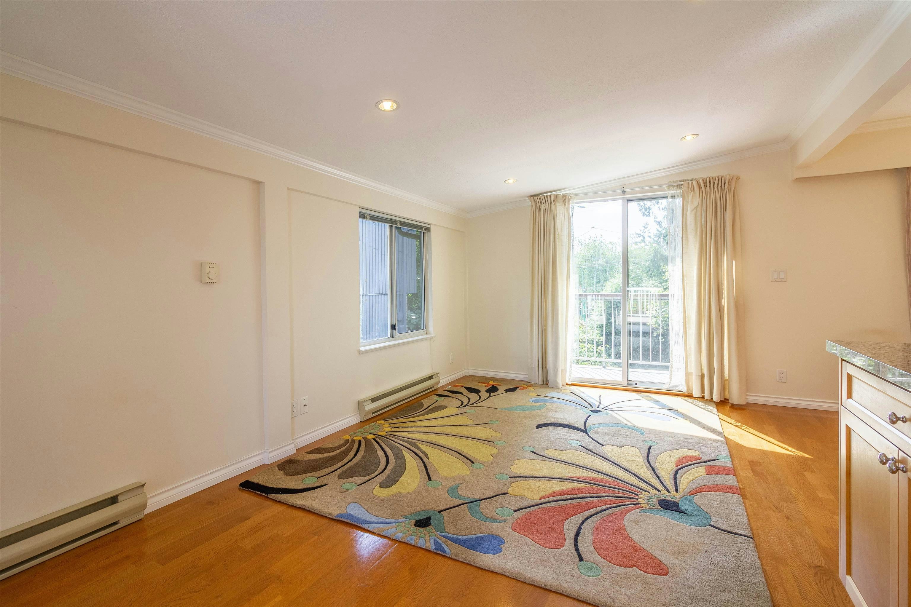 7107 Broadway, Burnaby, BC, V5A 1R7 - 11