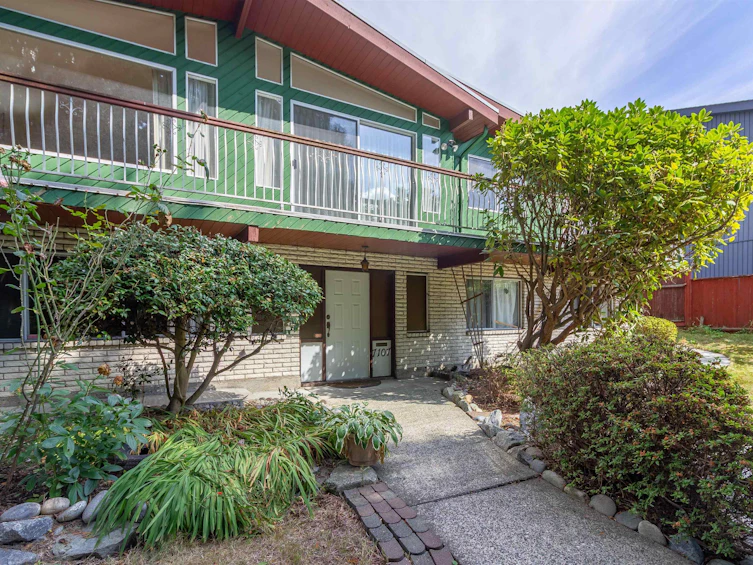 7107 Broadway, Burnaby, BC, V5A 1R7 - 30