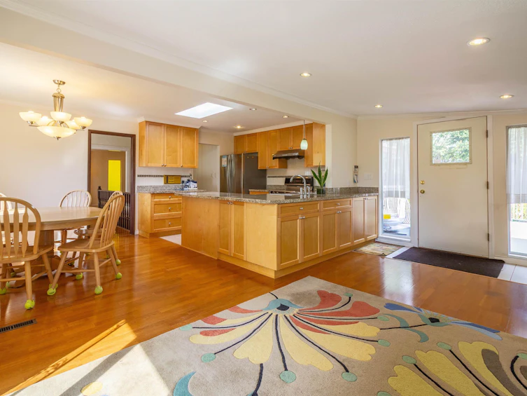 7107 Broadway, Burnaby, BC, V5A 1R7 - 5