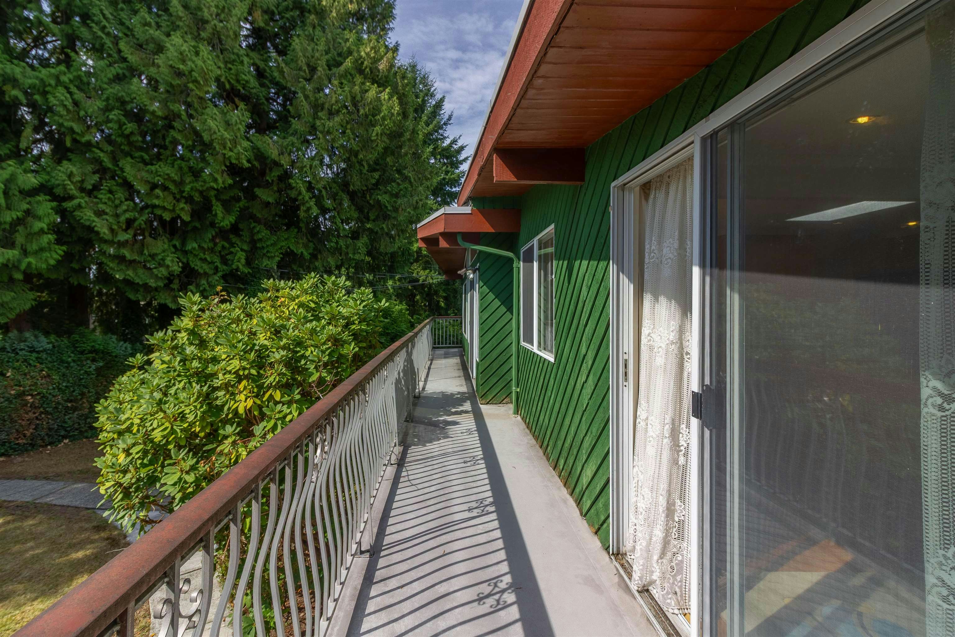 7107 Broadway, Burnaby, BC, V5A 1R7 - 31