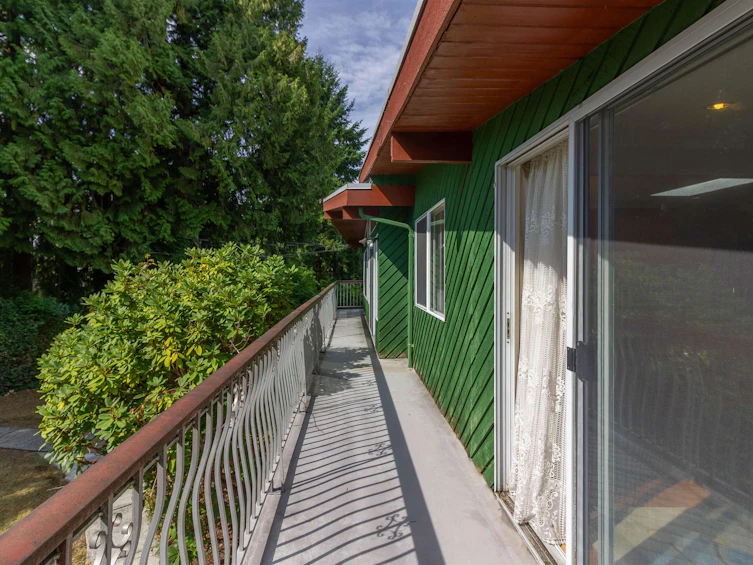 7107 Broadway, Burnaby, BC, V5A 1R7 - 31