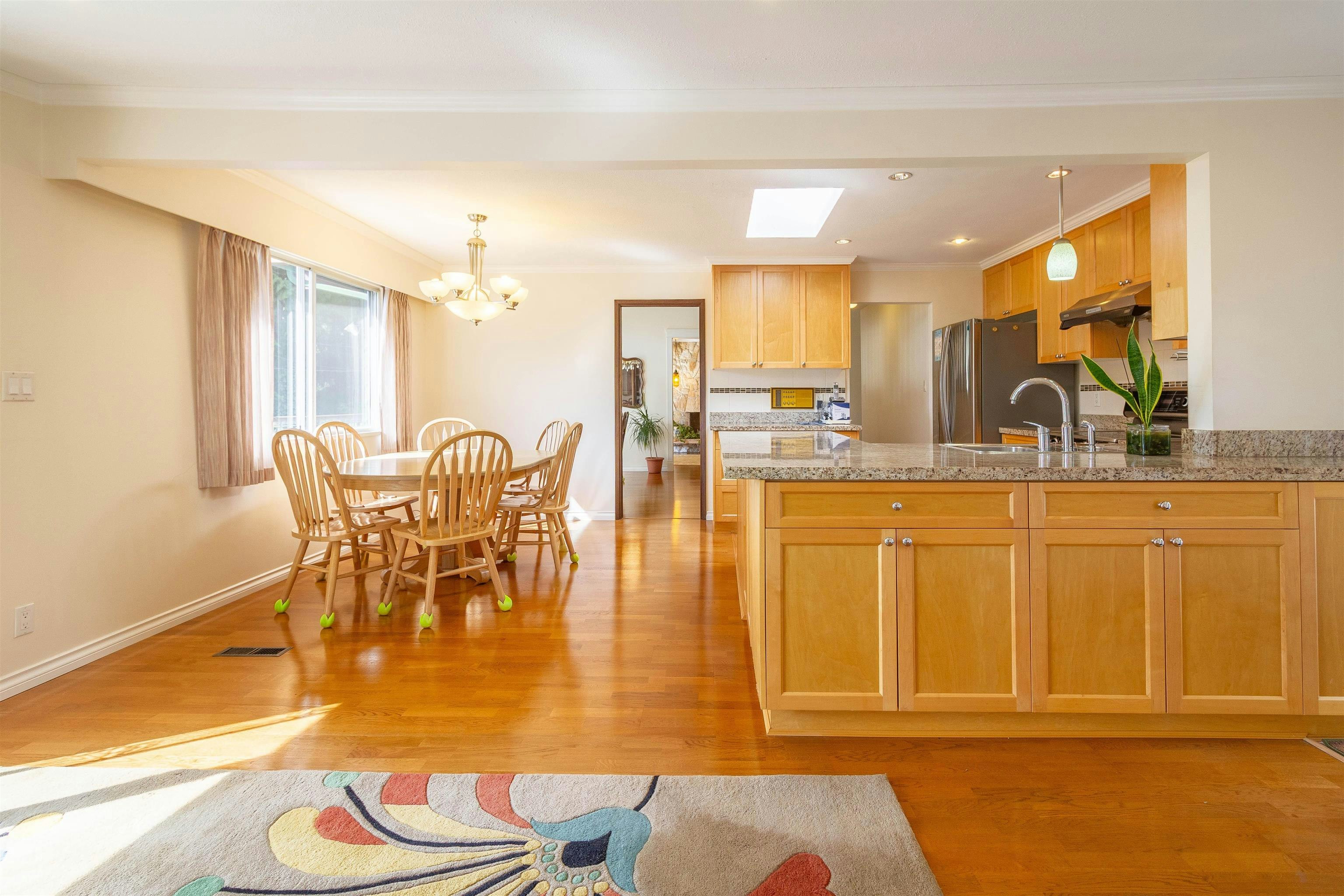 7107 Broadway, Burnaby, BC, V5A 1R7 - 7