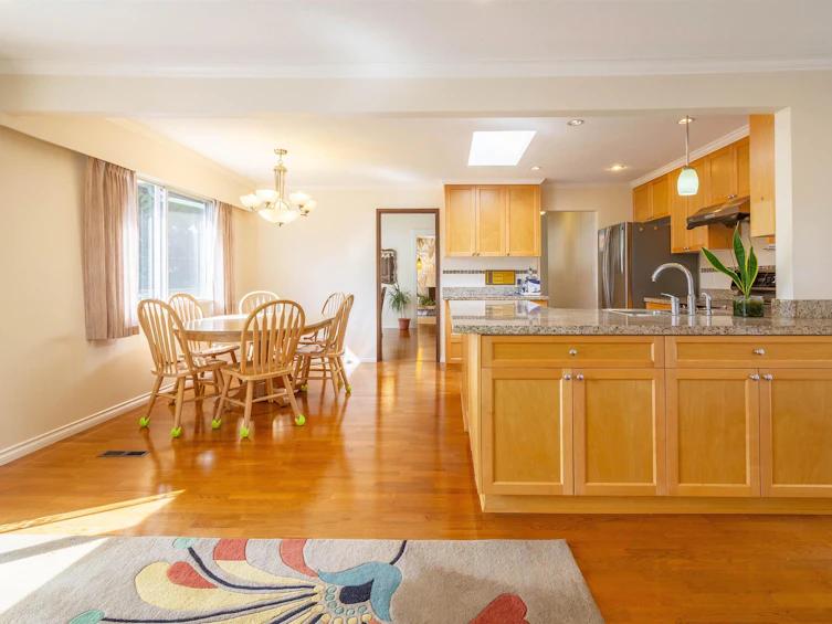 7107 Broadway, Burnaby, BC, V5A 1R7 - 7