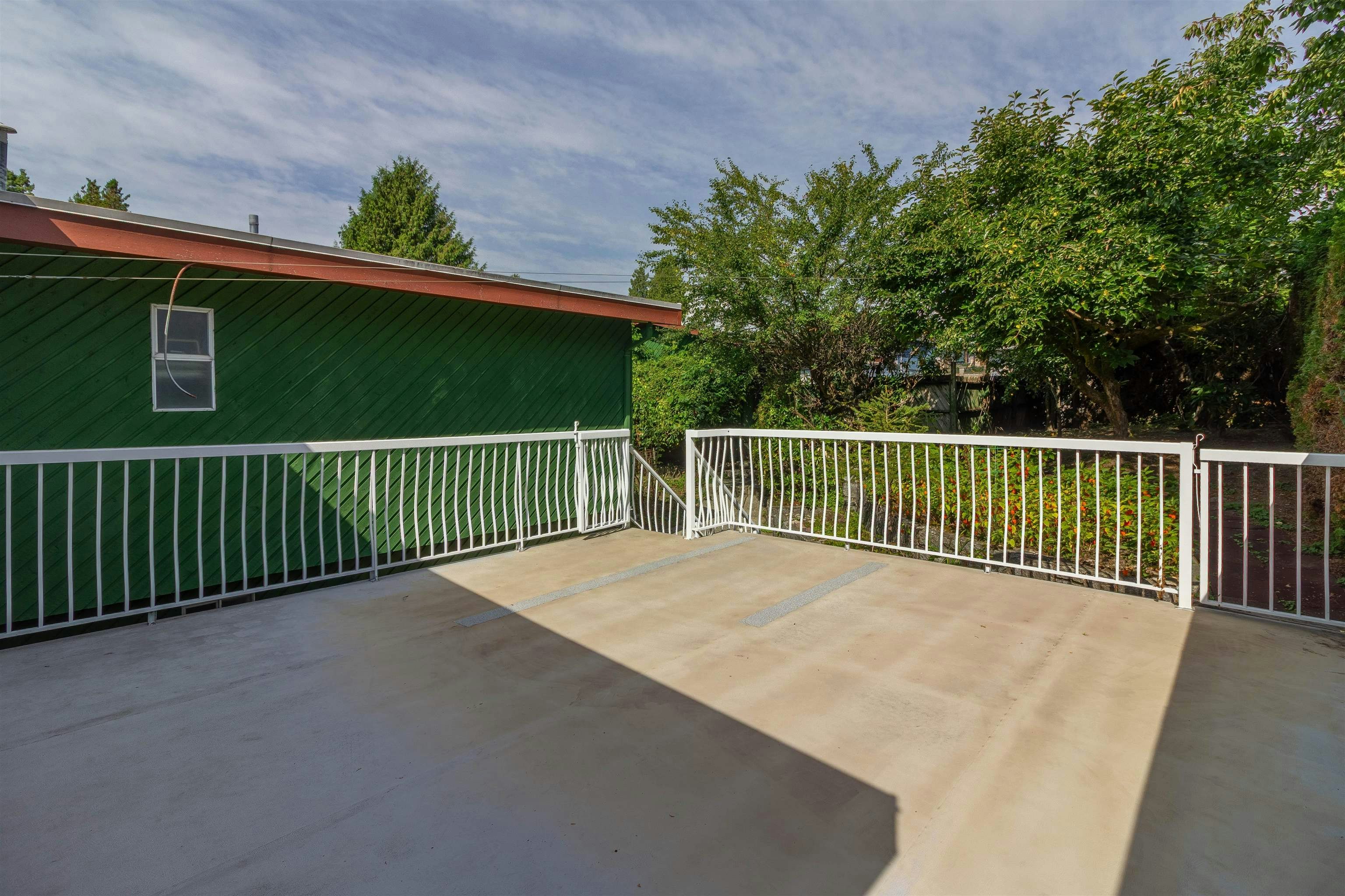 7107 Broadway, Burnaby, BC, V5A 1R7 - 14