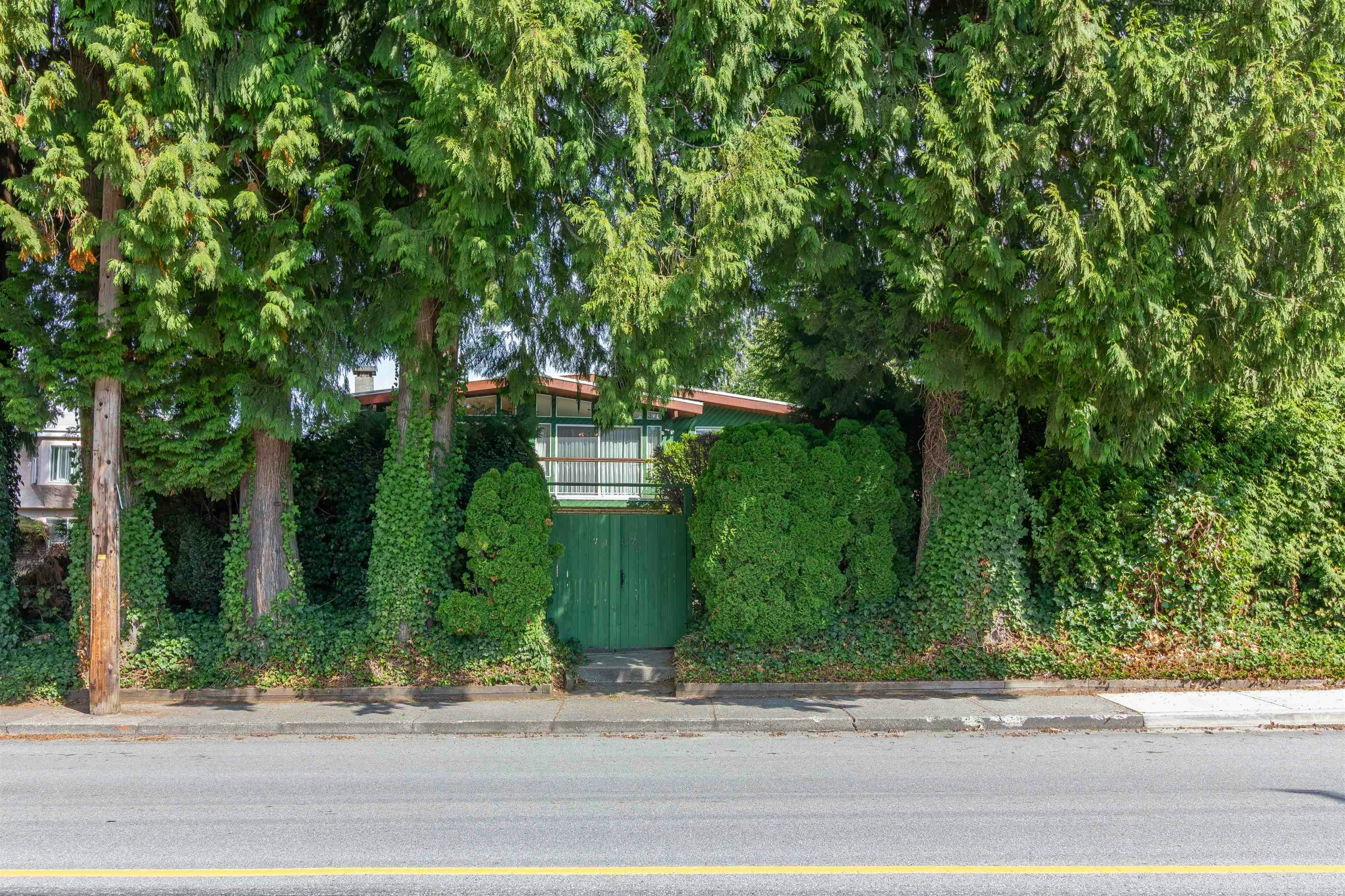 7107 Broadway, Burnaby, BC, V5A 1R7 - 40
