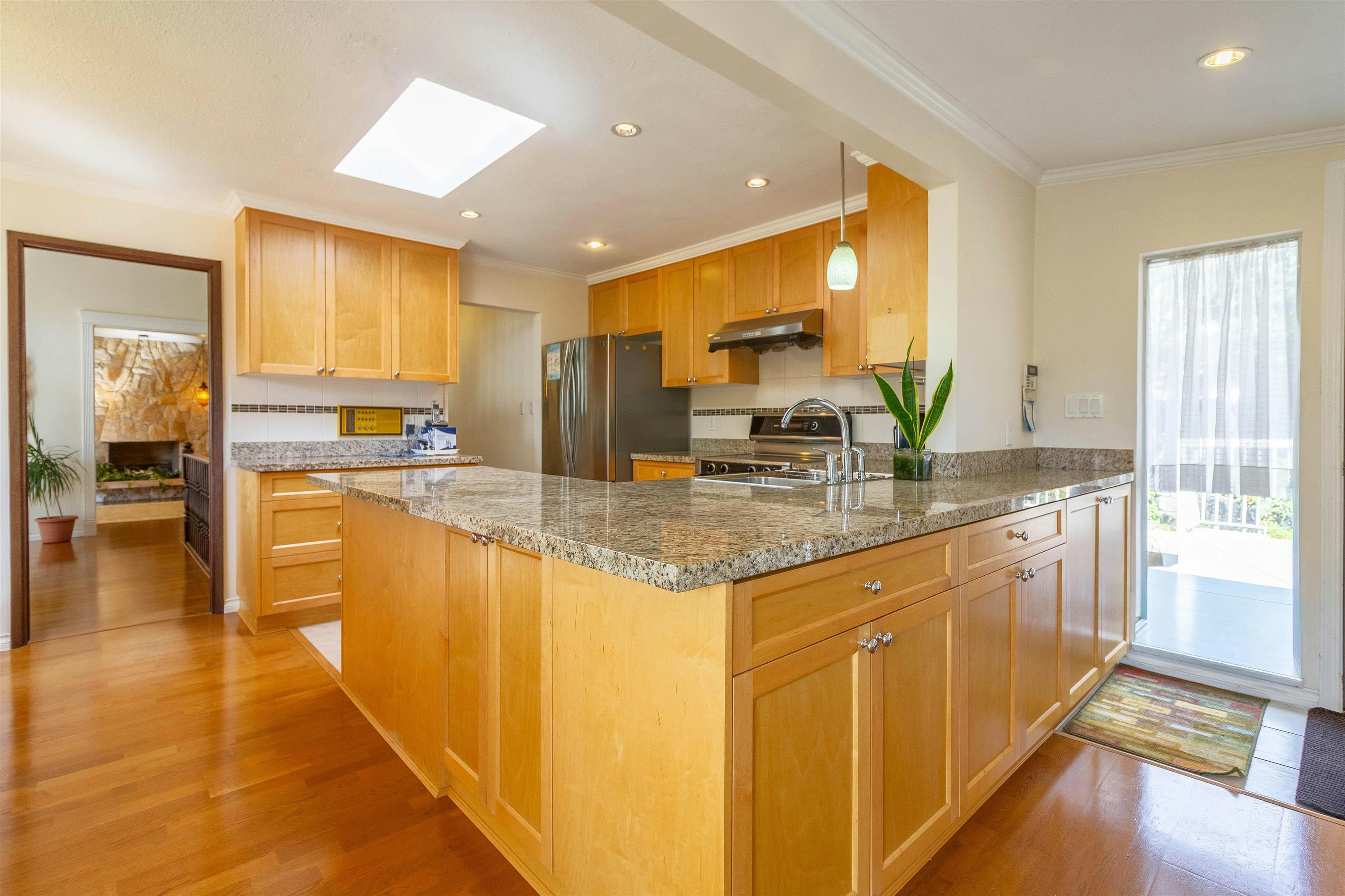 7107 Broadway, Burnaby, BC, V5A 1R7 - 6