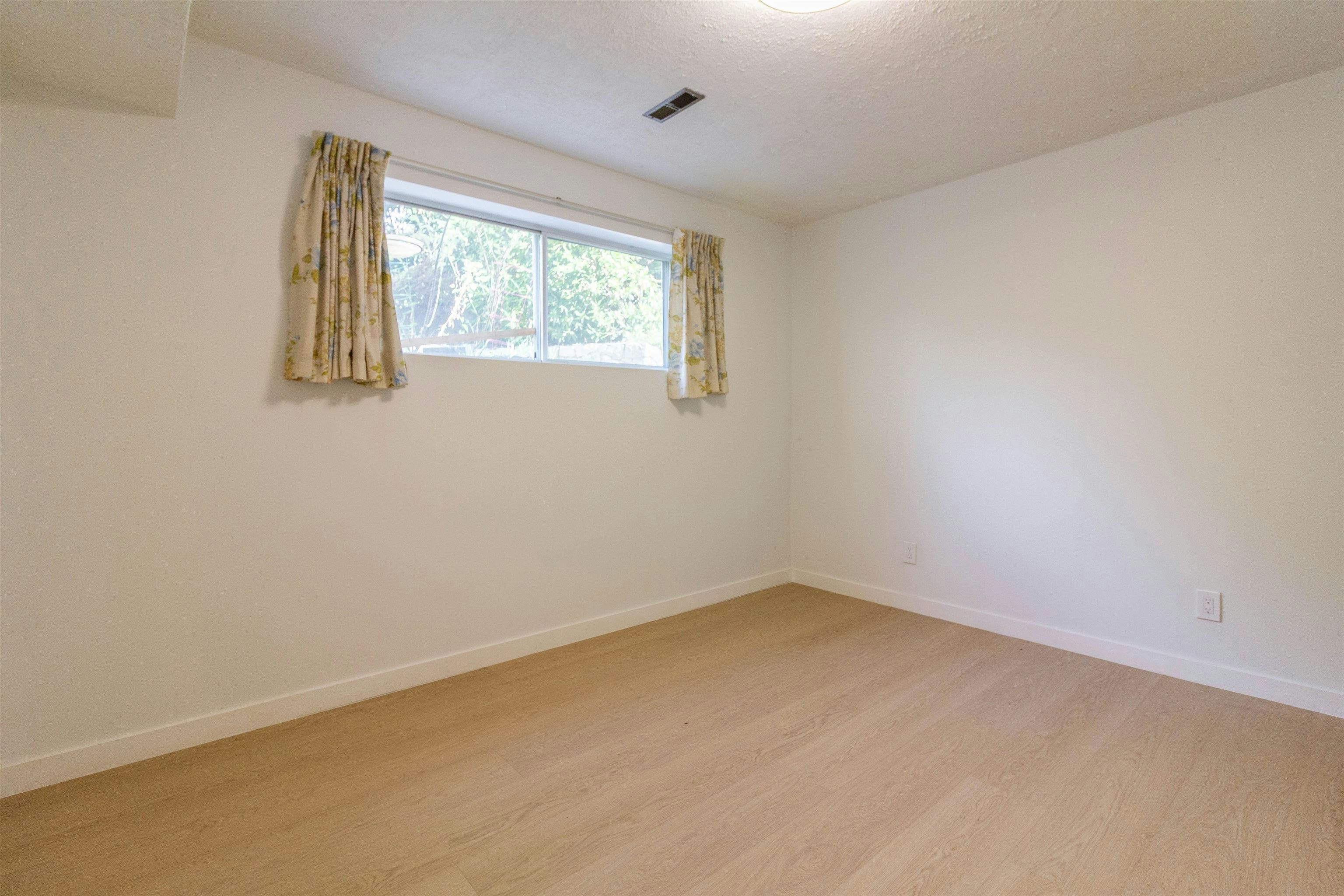 7107 Broadway, Burnaby, BC, V5A 1R7 - 26