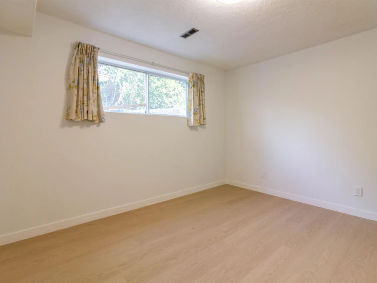 7107 Broadway, Burnaby, BC, V5A 1R7 - 26