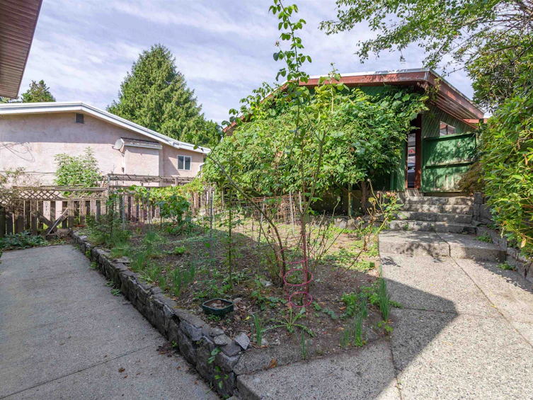 7107 Broadway, Burnaby, BC, V5A 1R7 - 38