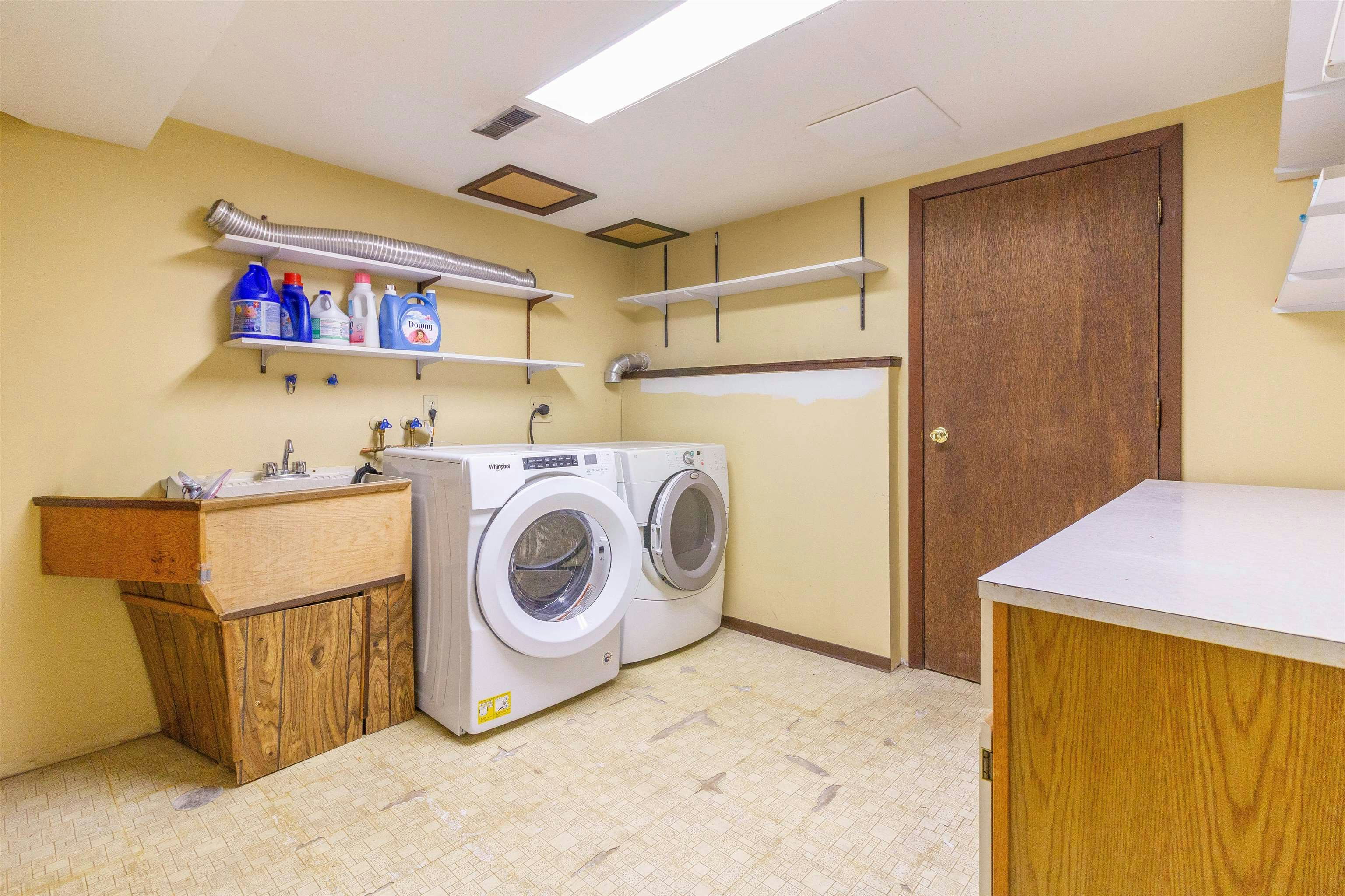 7107 Broadway, Burnaby, BC, V5A 1R7 - 28