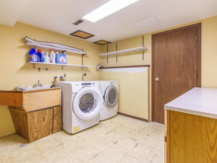7107 Broadway, Burnaby, BC, V5A 1R7 - 28