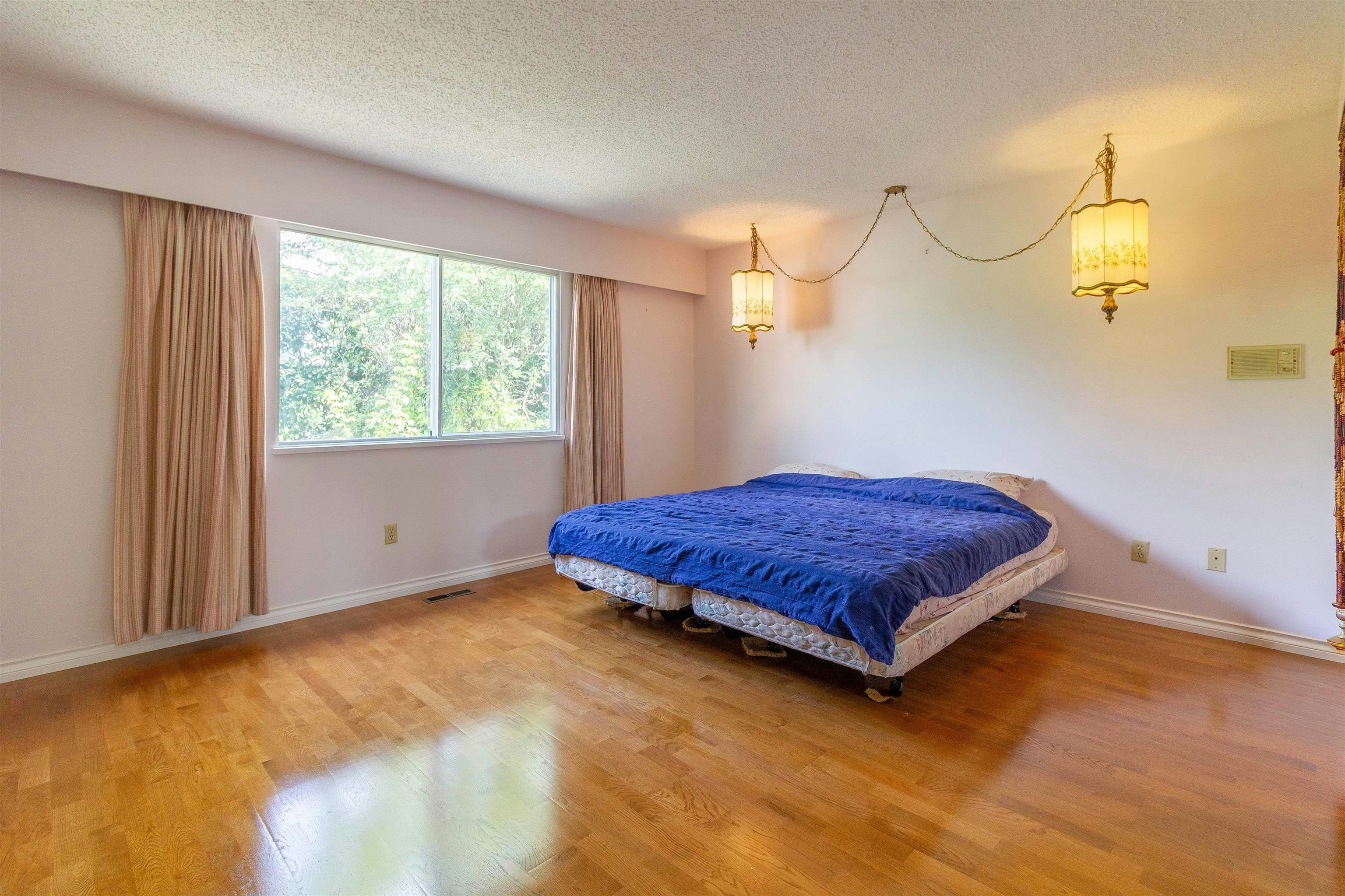 7107 Broadway, Burnaby, BC, V5A 1R7 - 15