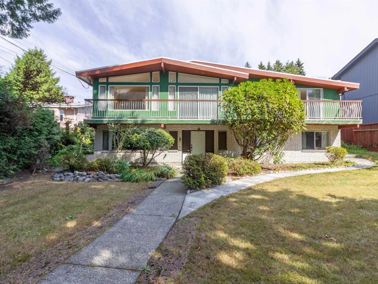 7107 Broadway, Burnaby, BC, V5A 1R7