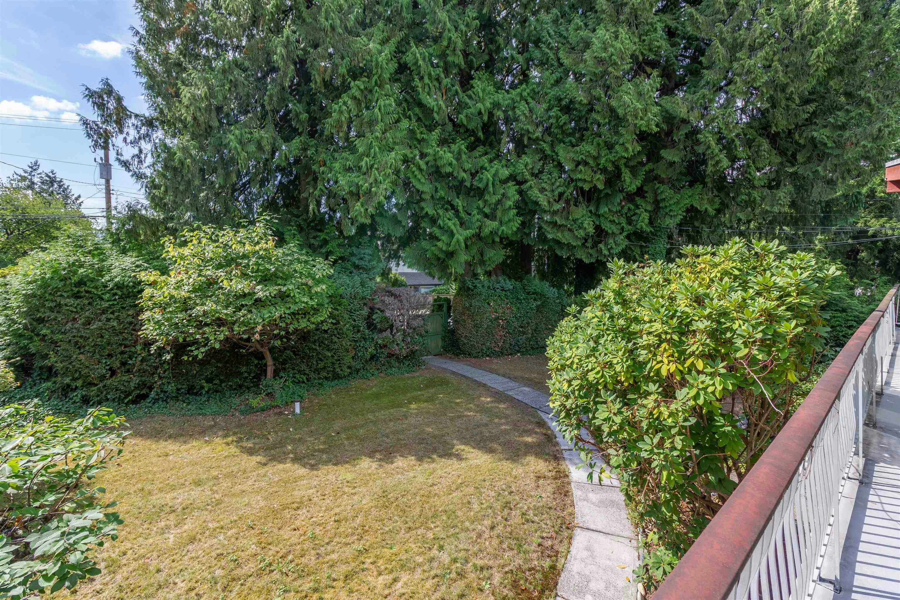 7107 Broadway, Burnaby, BC, V5A 1R7 - 32
