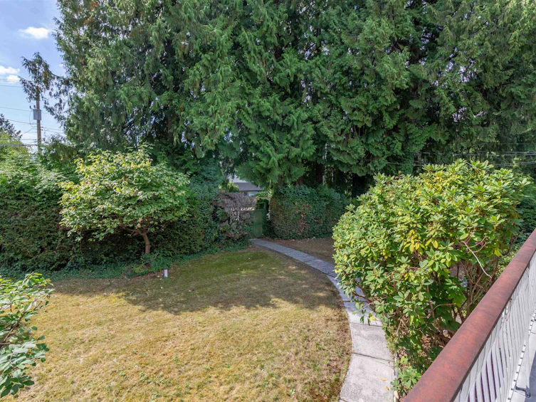 7107 Broadway, Burnaby, BC, V5A 1R7 - 32