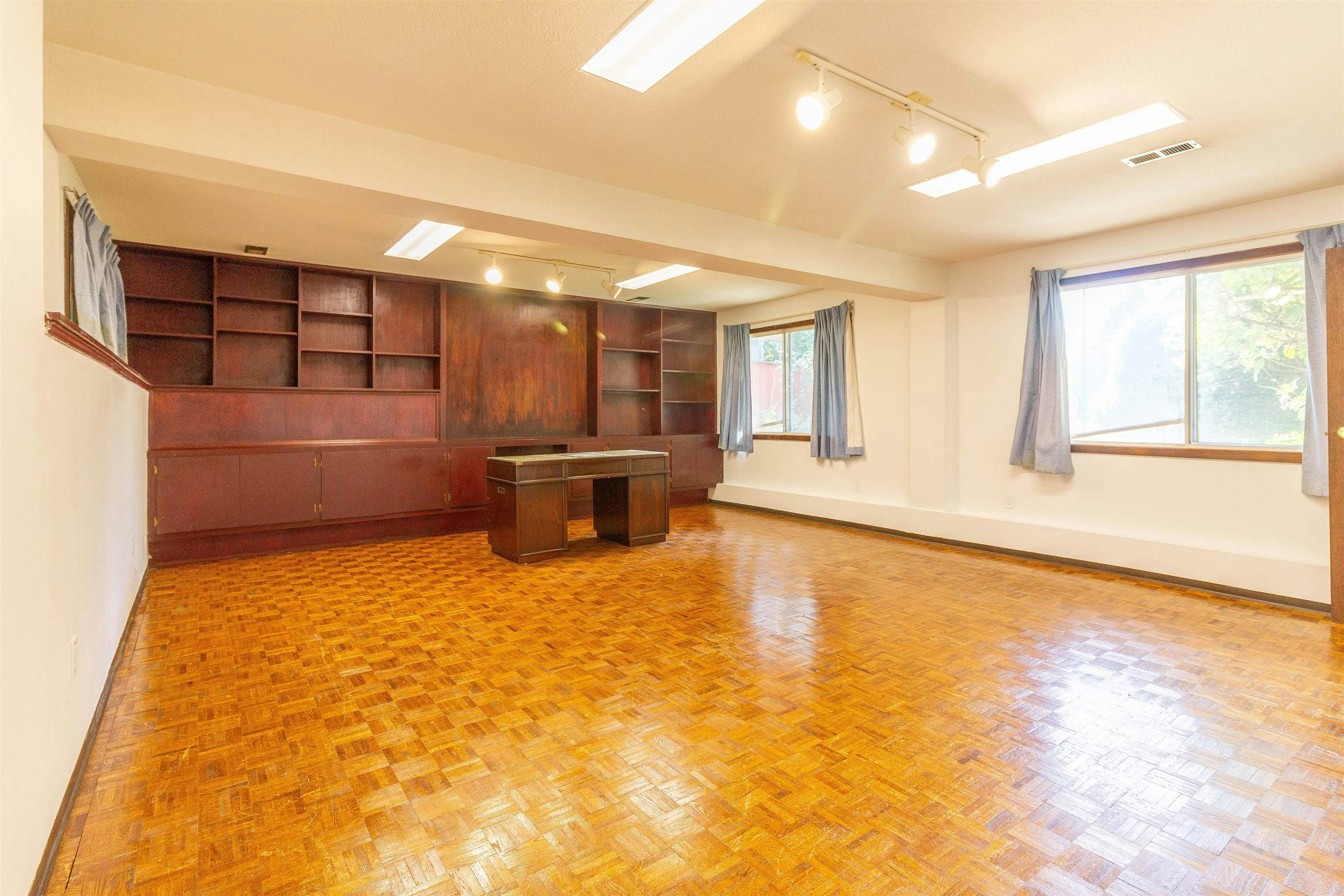 7107 Broadway, Burnaby, BC, V5A 1R7 - 25