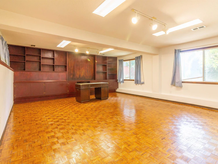7107 Broadway, Burnaby, BC, V5A 1R7 - 25