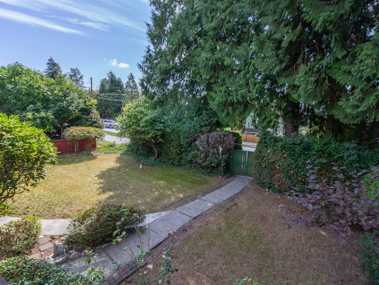 7107 Broadway, Burnaby, BC, V5A 1R7 - 33
