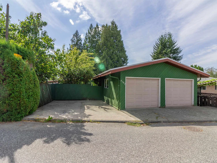 7107 Broadway, Burnaby, BC, V5A 1R7 - 39