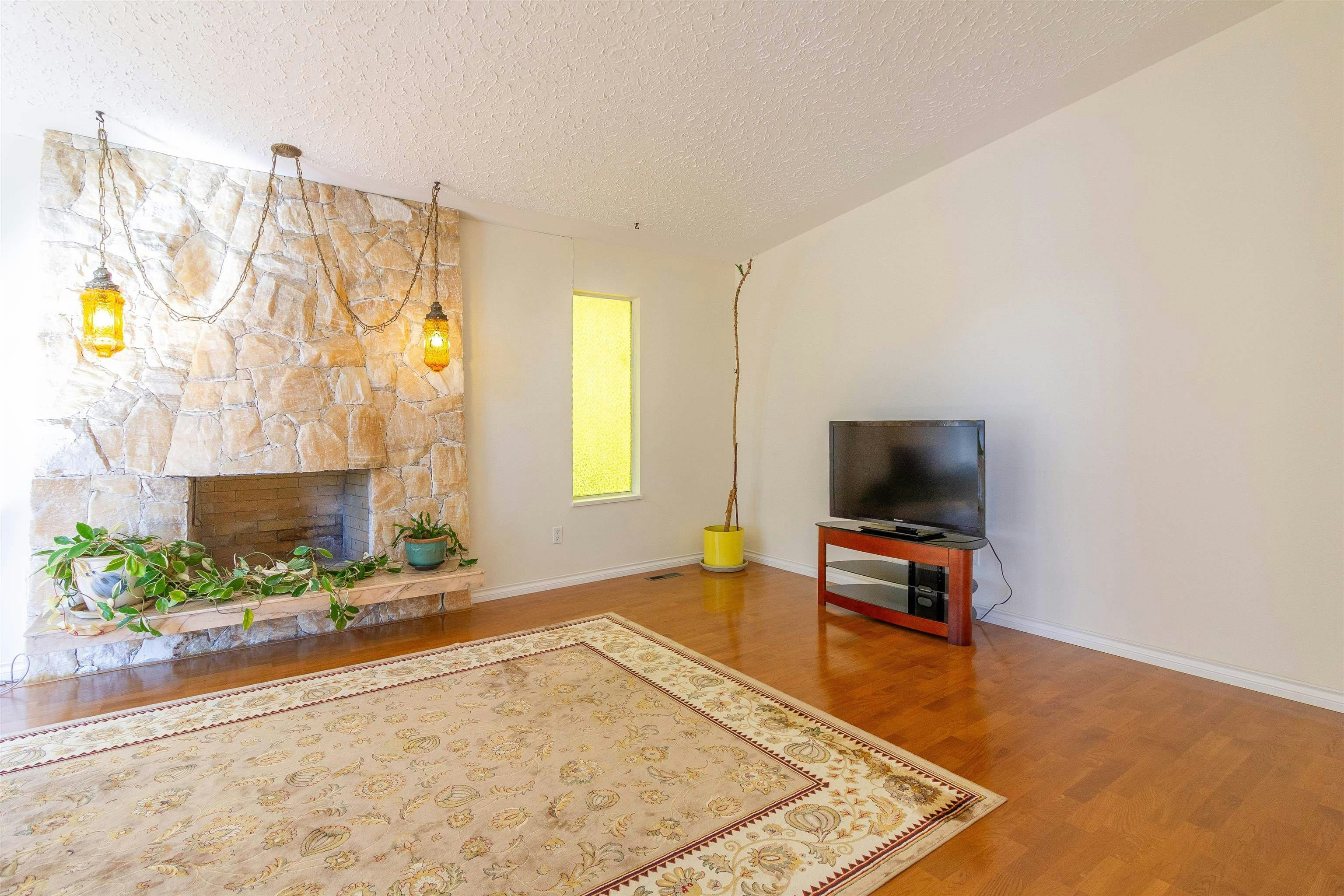 7107 Broadway - 3