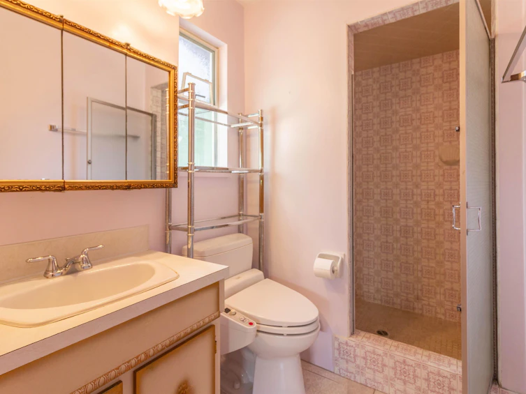 7107 Broadway, Burnaby, BC, V5A 1R7 - 17