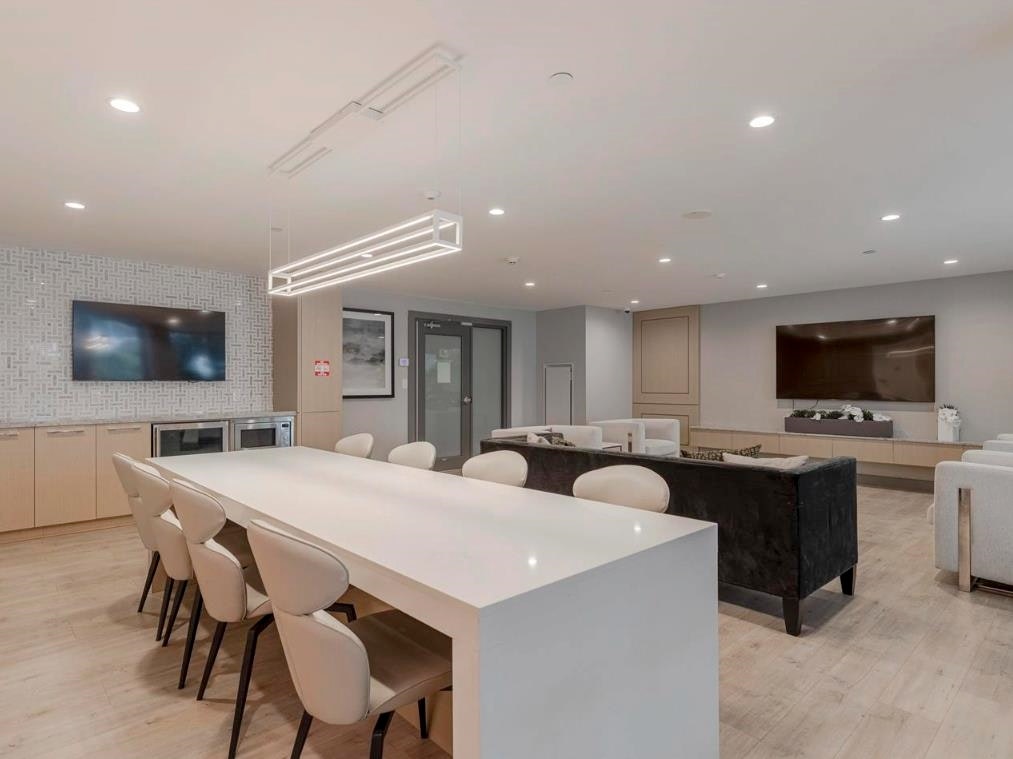 909-3533 Rosa Drive - 5