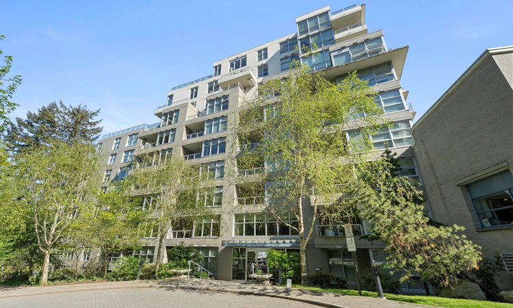605-9262 University Crescent