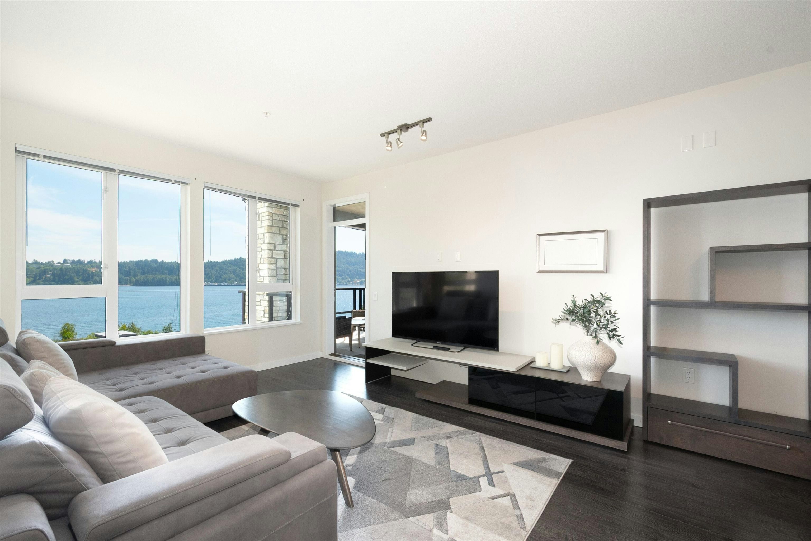 305-3873 Cates Landing Way, North Vancouver, BC, V7G 0A6 - 9
