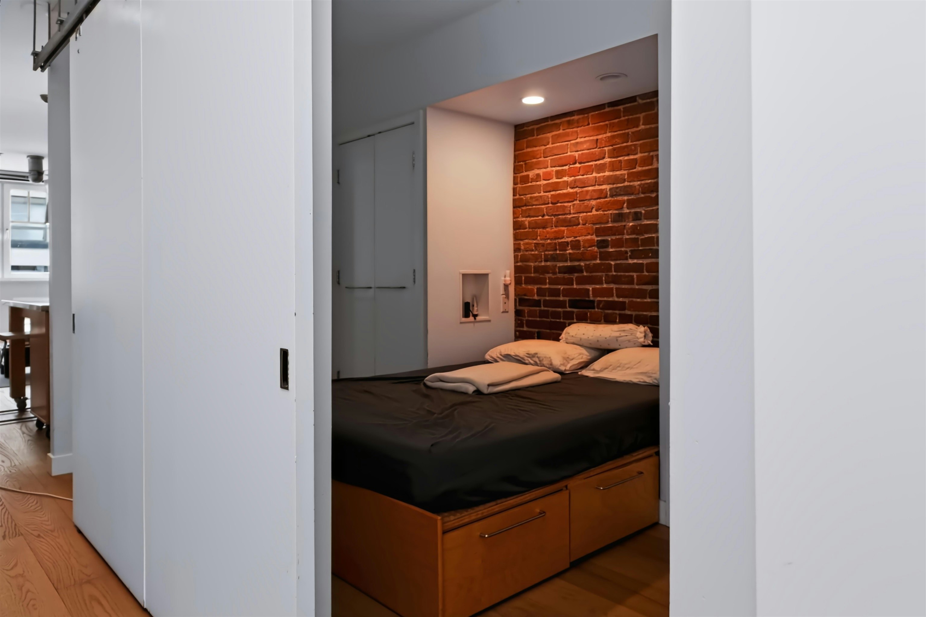 405-1072 Hamilton Street, Vancouver, BC, V6B 2R9 - 12