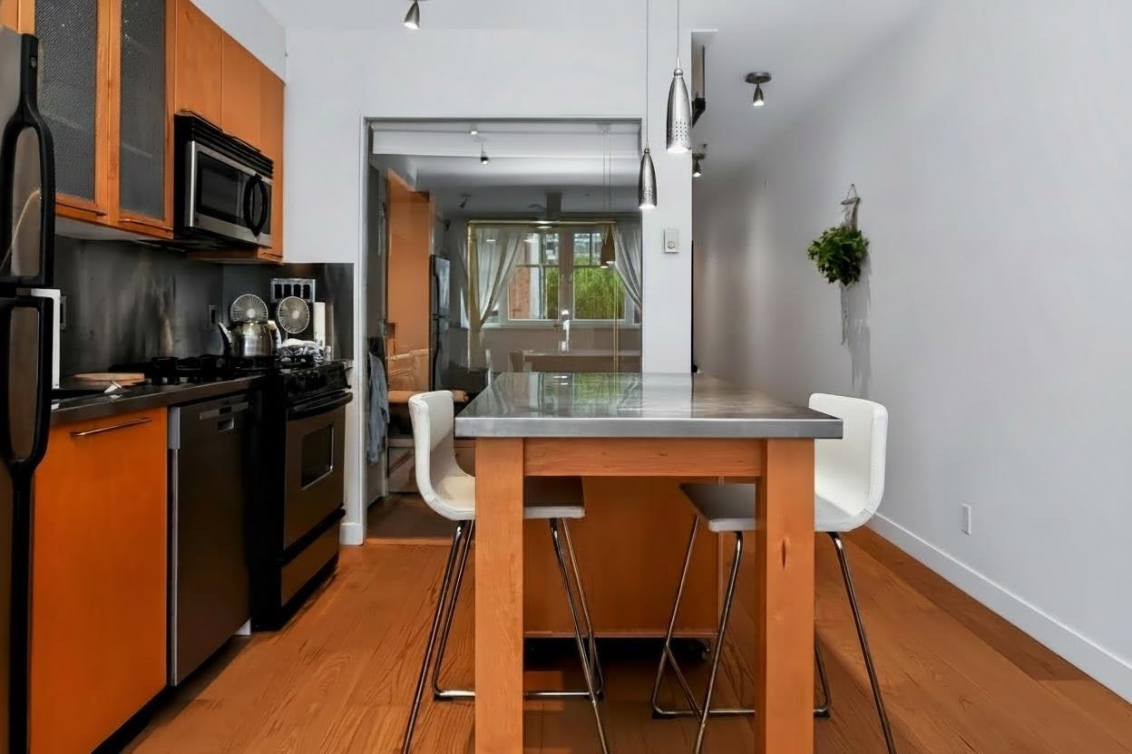 405-1072 Hamilton Street, Vancouver, BC, V6B 2R9 - 7