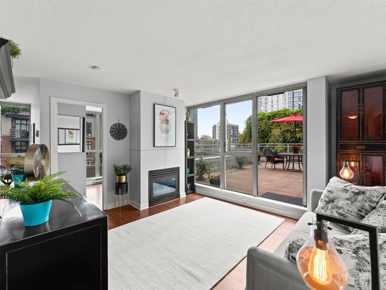 1238 Richards Street, Vancouver, BC, V6B 6M6