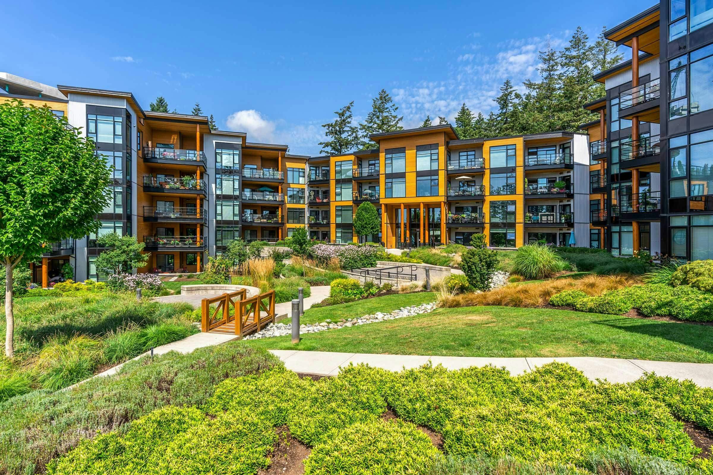 216-14855 Thrift Avenue, Surrey, BC, V4B 2J6