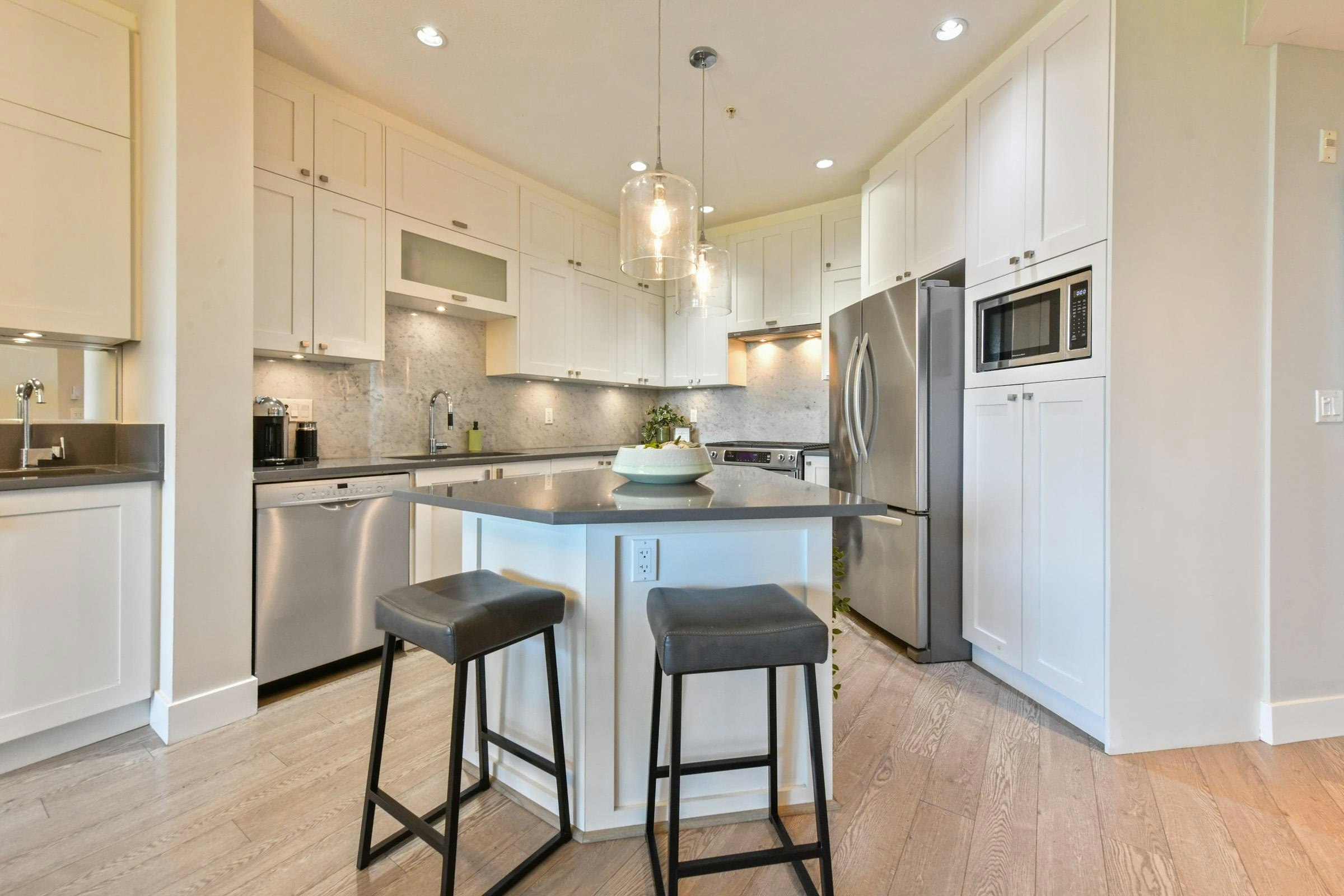 216-14855 Thrift Avenue, Surrey, BC, V4B 2J6 - 12