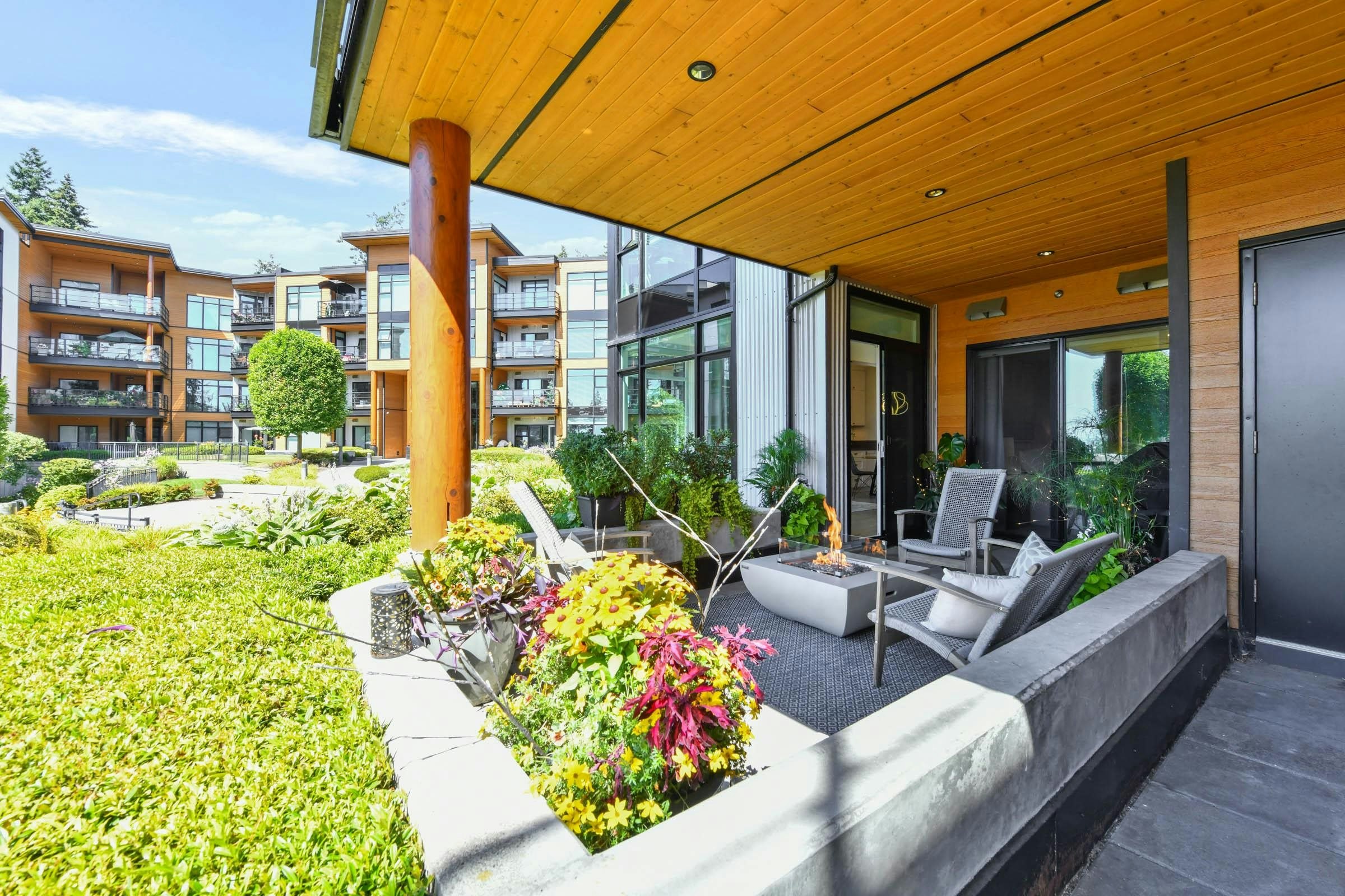 216-14855 Thrift Avenue, Surrey, BC, V4B 2J6 - 3