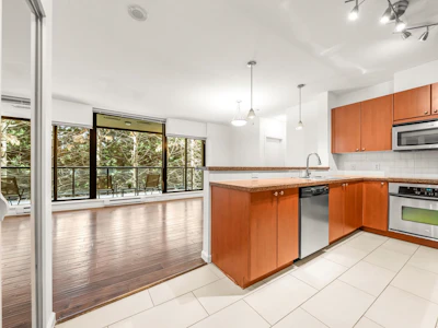 402-11 E. Royal Avenue - 2