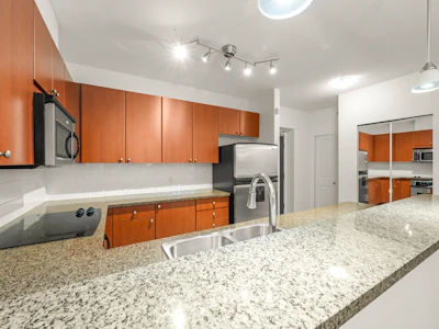 402-11 E. Royal Avenue - 5